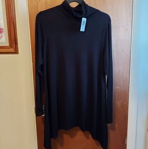 Black Hacci Mock Neck Sharkbite Tee